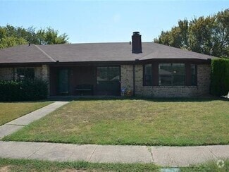 Building Photo - 216 E Denton Dr