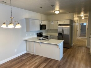 Building Photo - FAROOQUI D-202