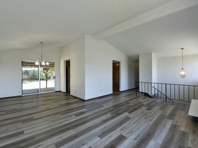 Building Photo - Spacious 3 Bedroom 2.25 Bath Home Renton Talbot Hill Area Available Now!