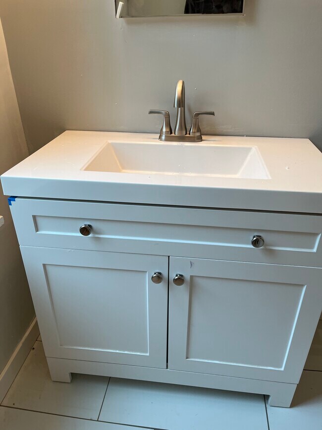 Building Photo - 6 E Oak Ave