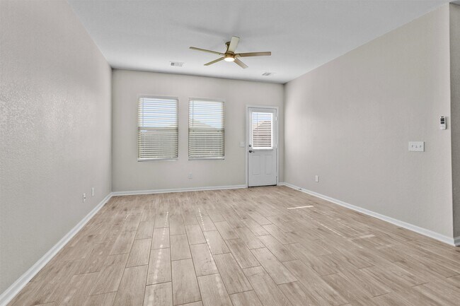 Building Photo - 1028 White Birch Ln