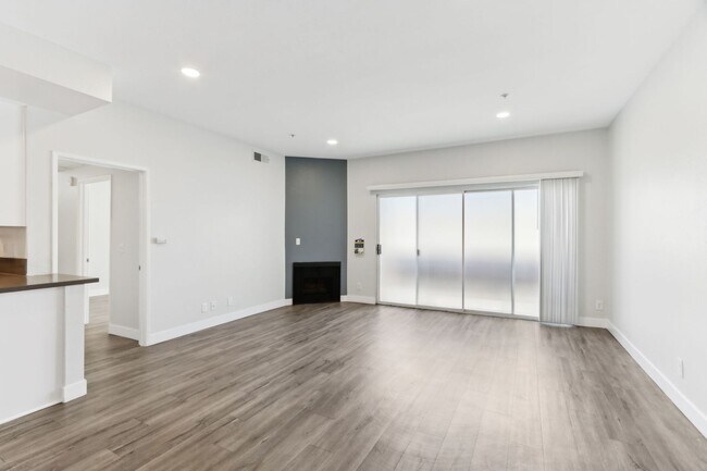 Interior Photo - 7057 Lanewood Ave
