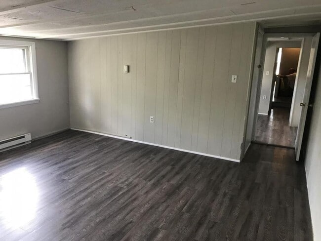 Building Photo - 17 E Louther St