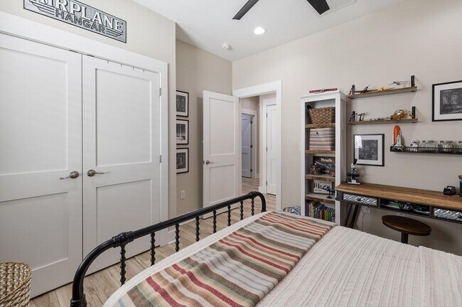 Building Photo - 246 Marsh Landing N
