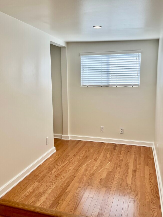 Loft Bedroom - 31 N Venice Blvd