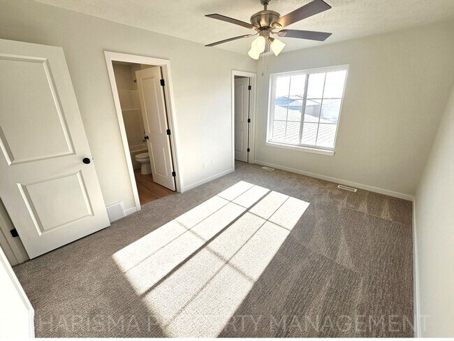 Building Photo - Tunis Drive Townhomes