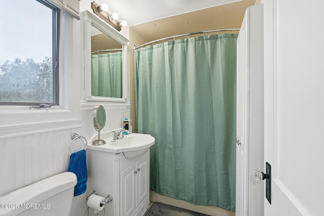 Building Photo - 416 Roosevelt Ave