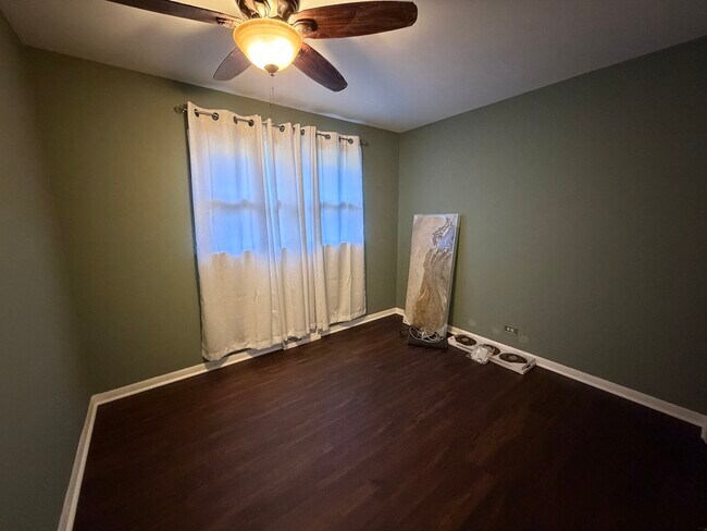 Building Photo - 202 Hickory Rd