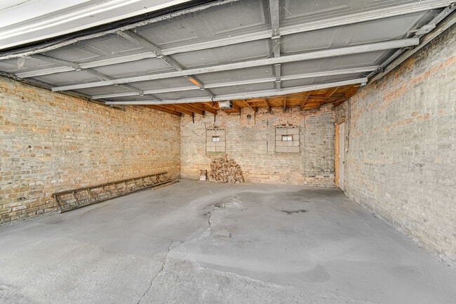 Building Photo - 6424 S Ingleside Ave