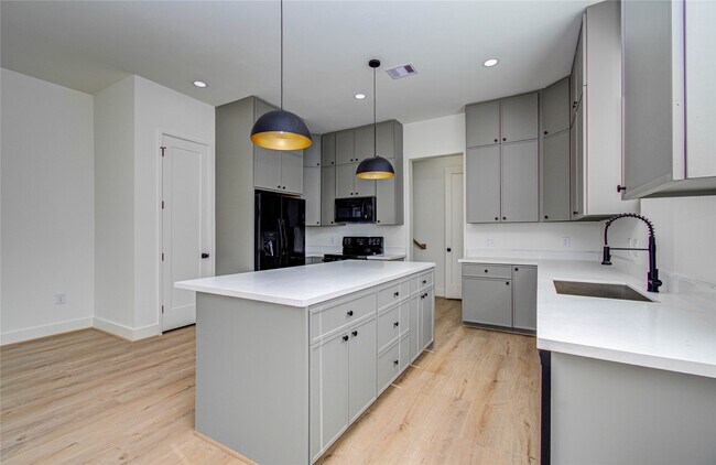 Building Photo - 1506 McKee St