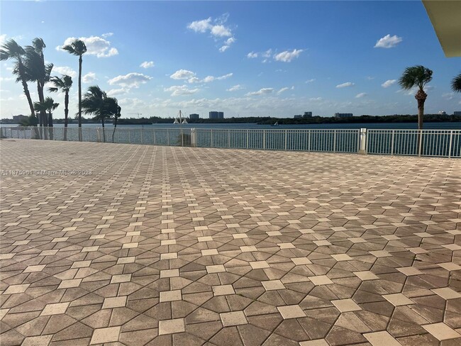 Building Photo - 10350 W Bay Harbor Dr