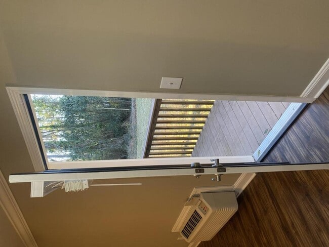 Building Photo - 1435 Fernwood Glendale Rd