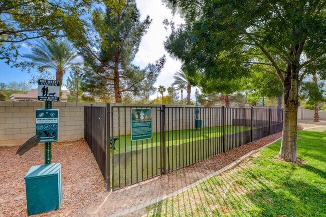 Building Photo - Renovated and Modern. This fantastic 2br in a gated community in Silverado Ranch has all the amen...