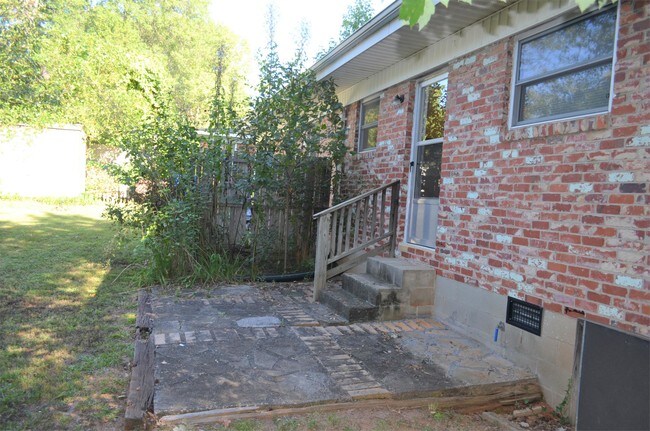 Building Photo - 134 White Oak Dr