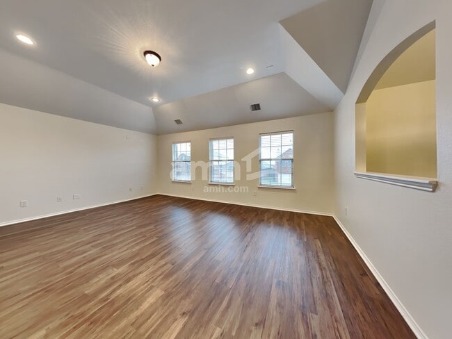 Building Photo - 6005 Stirrup Iron Dr