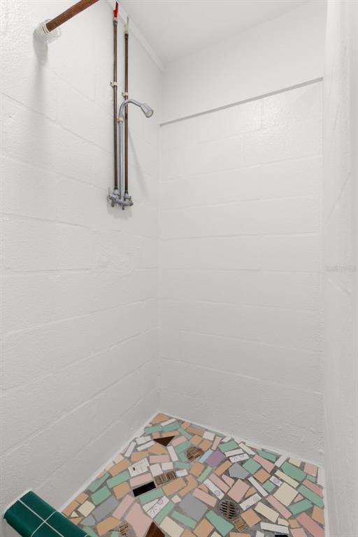 Building Photo - 885 James St