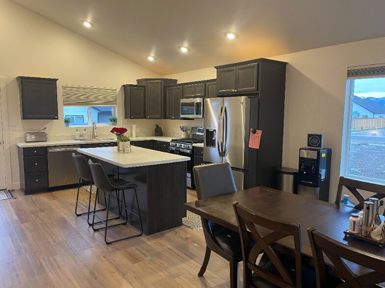 Building Photo - 715 Thrice Lp