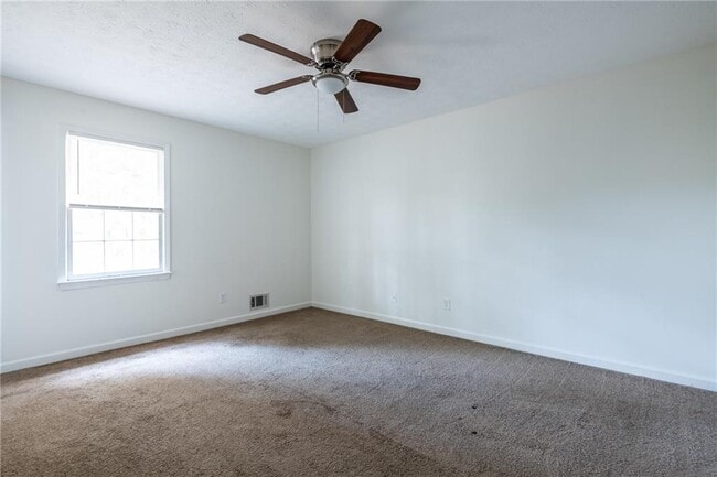 Building Photo - 582 Downing St