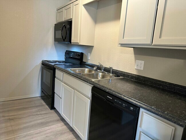 Building Photo - 112 S 25th St