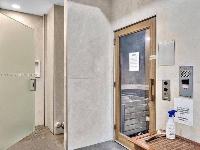 Building Photo - 3370 Hidden Bay Dr