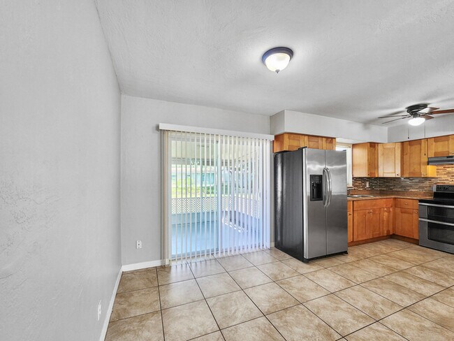 Building Photo - Charming 3-Bedroom in St. Petersburg, FL