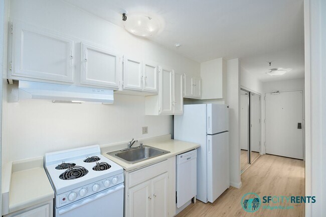 Building Photo - Pacific Heights: Studio w/ Sleeping Alcove...