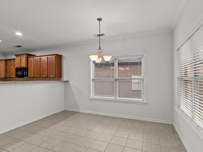 Building Photo - Beautiful Brick Home in Canebrake