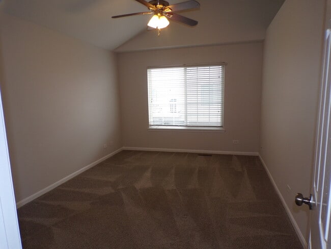 Building Photo - 583 S Parkside Dr