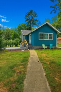 Building Photo - 321 Lakeside Dr