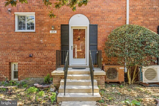 Building Photo - 1615 Mt Eagle Pl