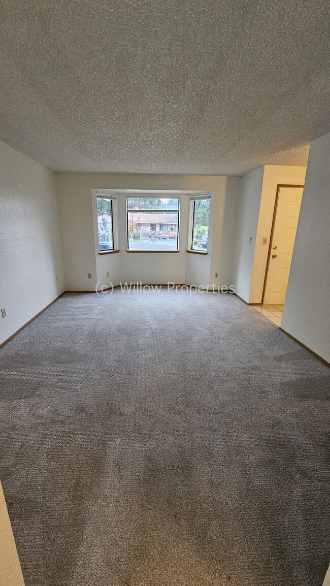 Building Photo - Two bedroom Puyallup Duplex