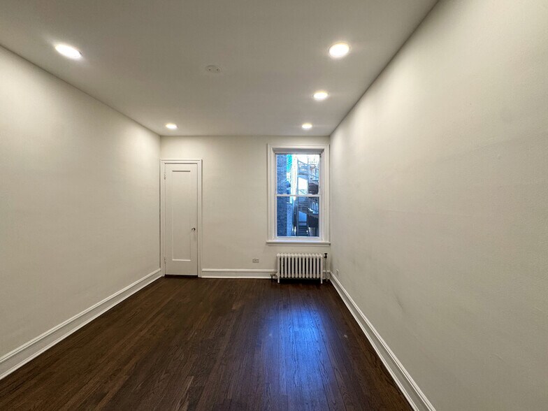 Building Photo - 1406 W Thorndale Ave