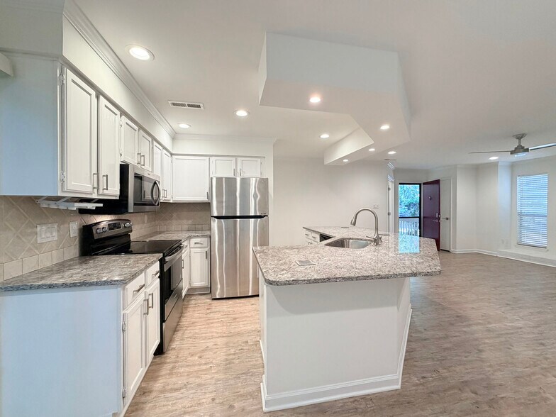 Building Photo - 413 New Kent Pl