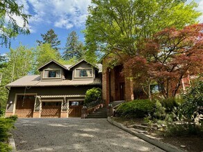 Building Photo - Luxury Estate Retreat in the Heart of Sammamish
