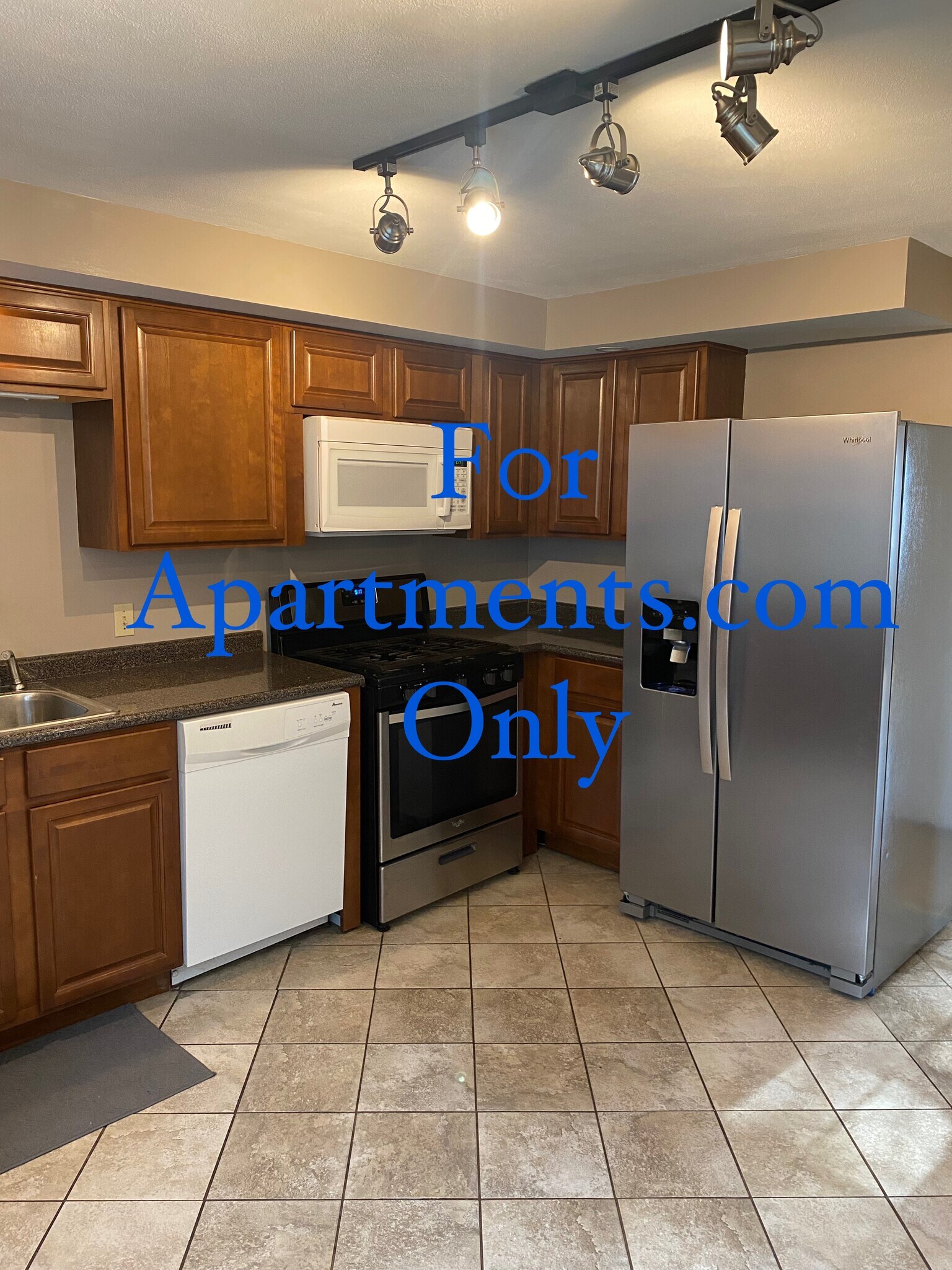 Building Photo - 105 Hunt Ave