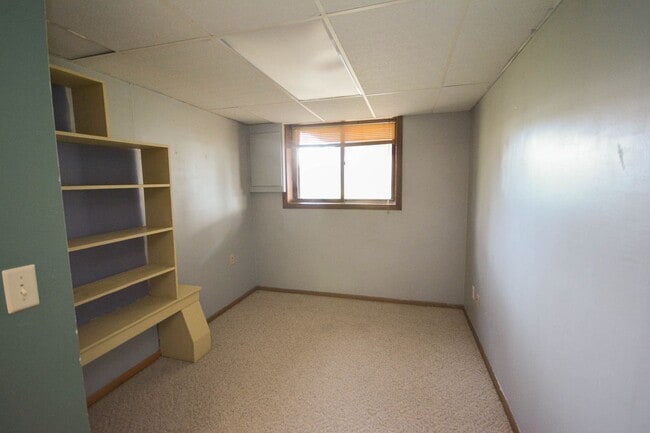Building Photo - 3 levels of townhouse living in great NW l...