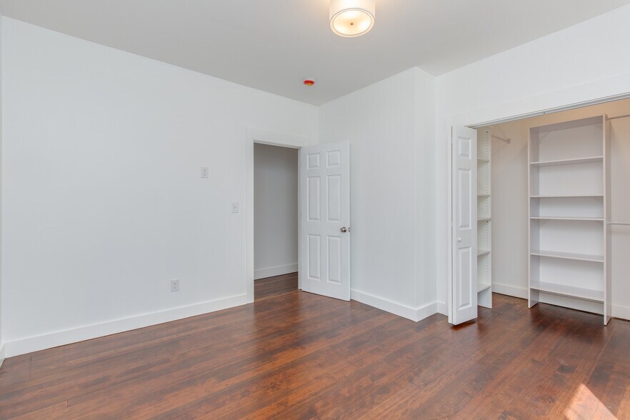 Building Photo - 10 Stark St