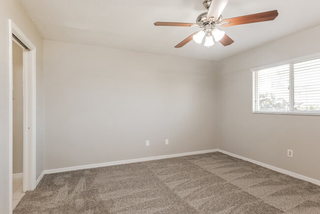 Building Photo - 4400 SW 6th Ave