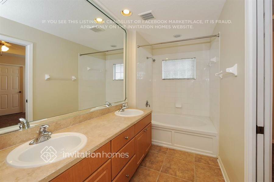 Building Photo - 5901 Grand Loneoak Ln