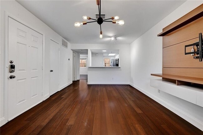 Building Photo - 2104 Cullen Ave