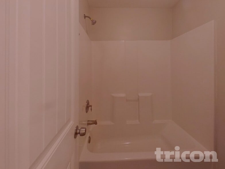 Building Photo - 2009 Tiffany Ct