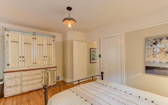 Building Photo - 365 Wawona St