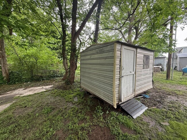 Building Photo - Adorable 2 bedroom 1 bath Broken Arrow Home, Close to the Rose District!