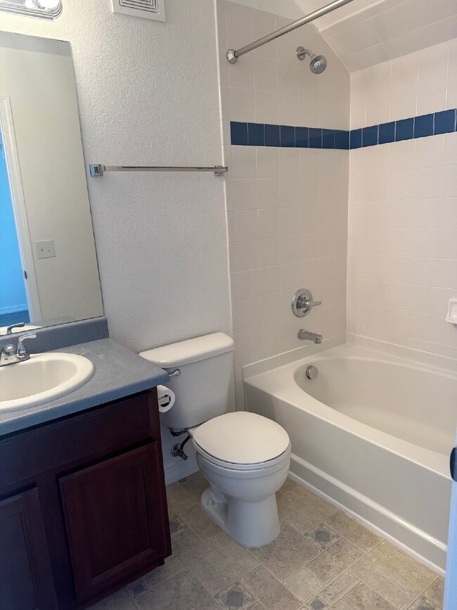 Building Photo - "Charming 2-Bed Townhouse Retreat with 2.5 Baths in Lochbuie – Spacious 1312 Sq. Ft. Living!"