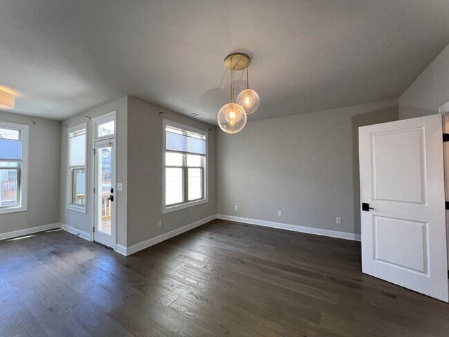 Building Photo - 4353 Parkside Pl