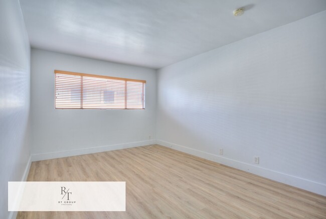 Building Photo - Remodeled 1-Bedroom Condo in Prime Hancock...