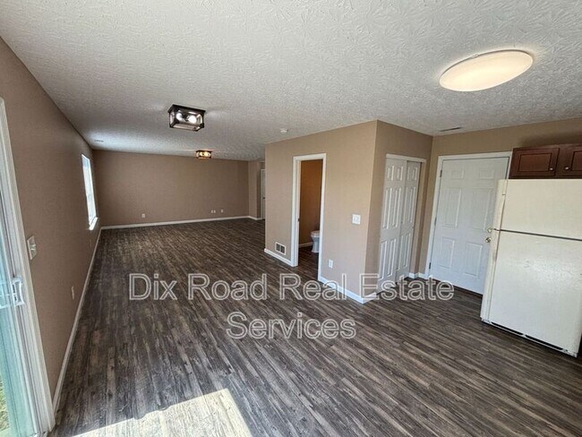 Building Photo - 2497 Deercove Ct.