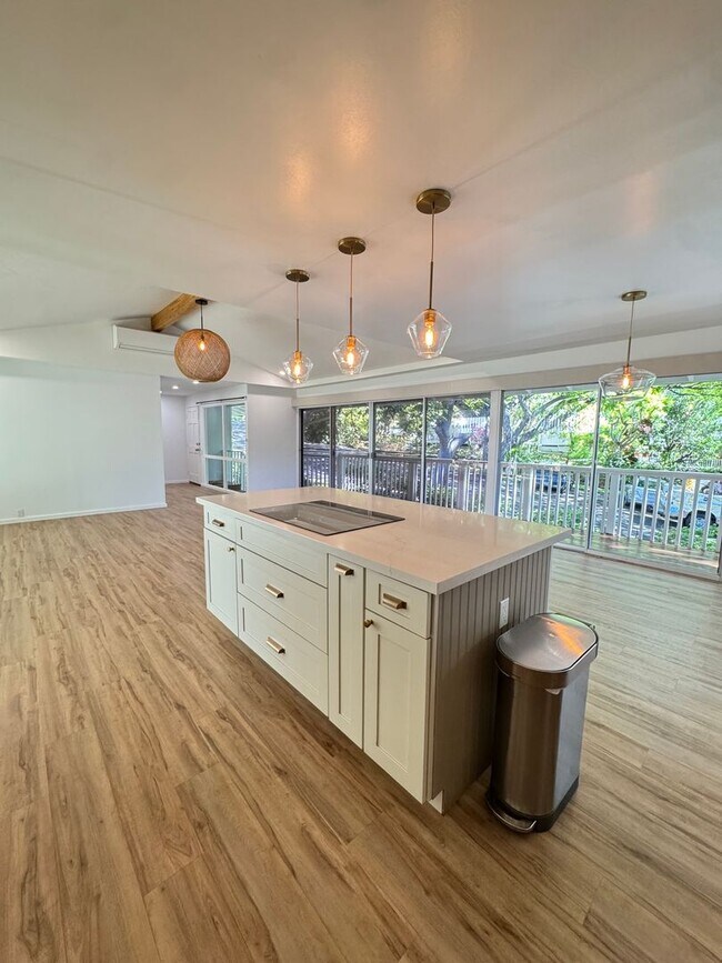 Building Photo - 3 BED, 2 BATH, 2 Parking with AC- Kalani Iki Estates