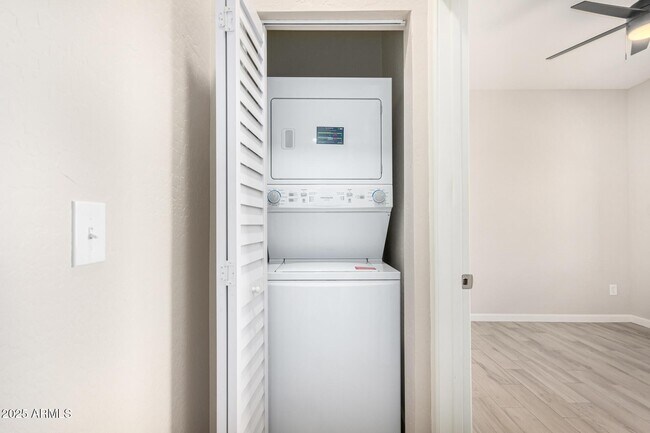 Building Photo - 2746 W Pima St