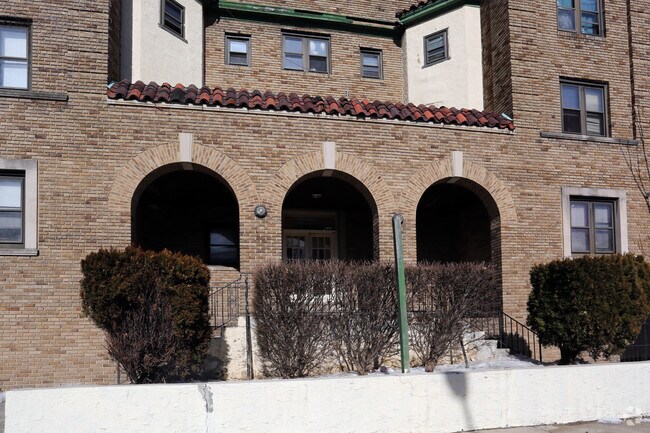 Building Photo - Wayne Iris Apartments